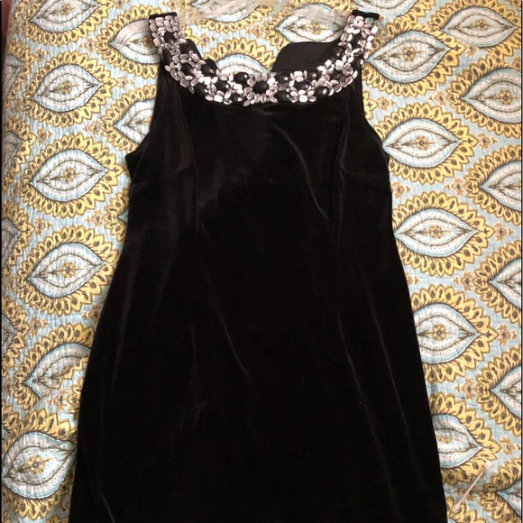 Dresses & Skirts - Black velvet dress